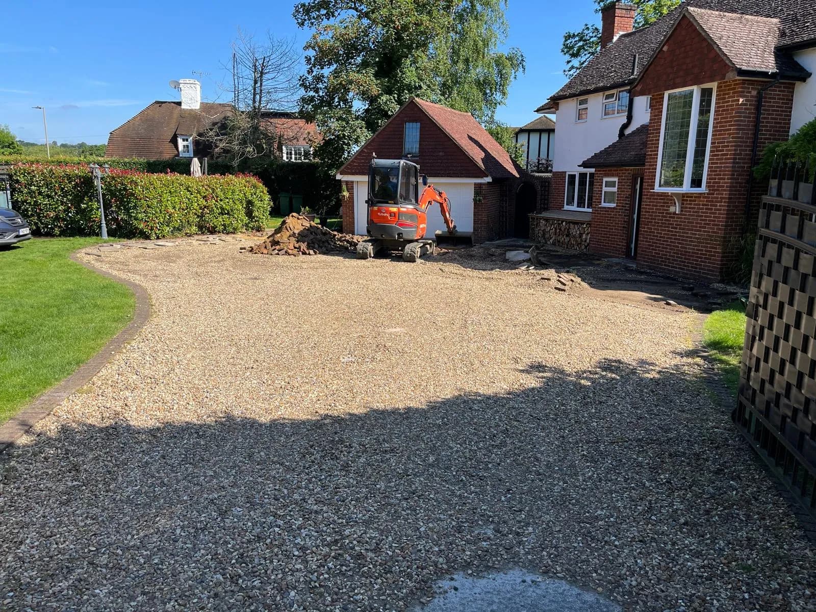 Loose gravel driveway before the works